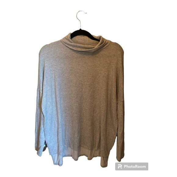 Lucky Brand Gray Turtle Nack Long Sleeve Top. Sz.M - Picture 1 of 5